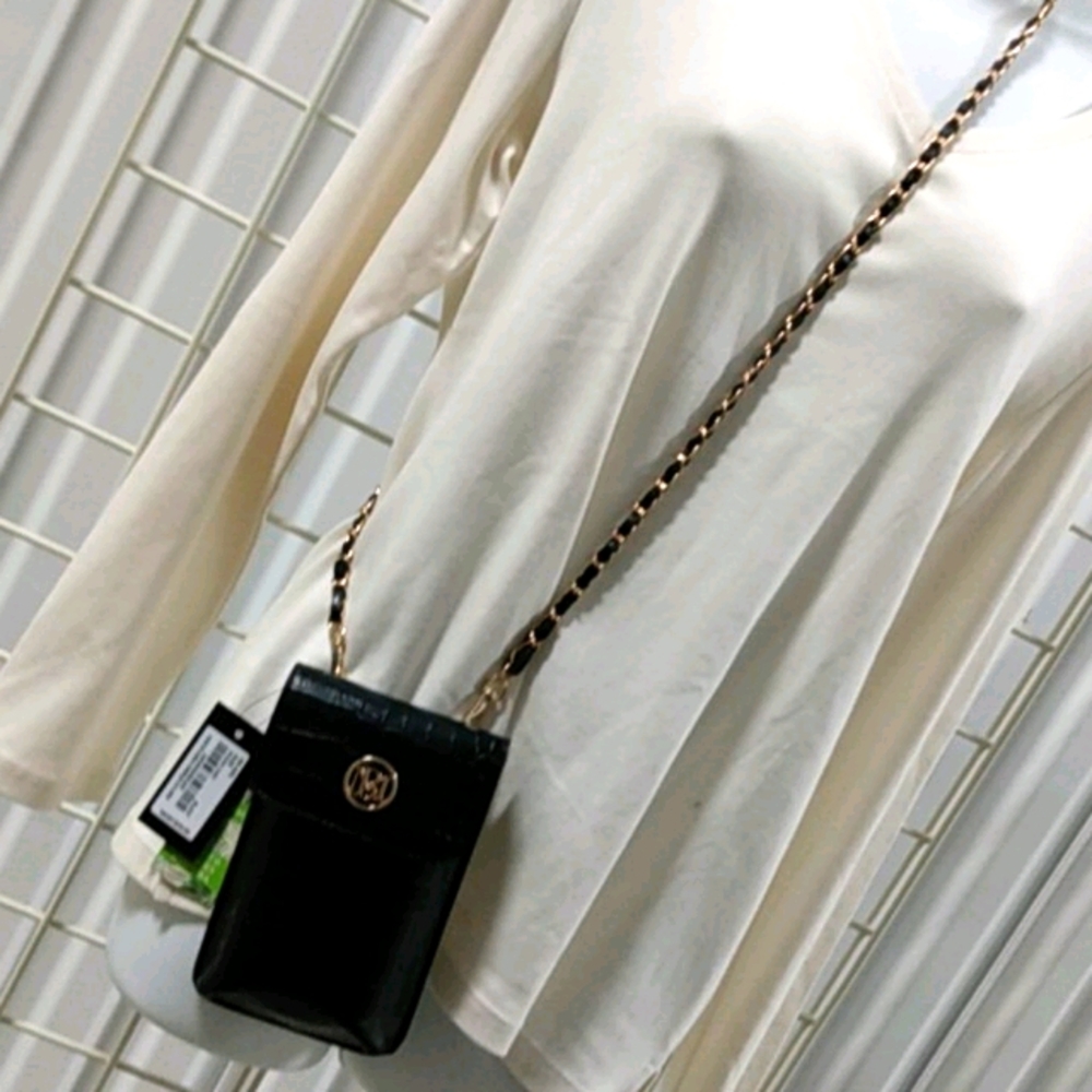 BM Phone Purse - Picture 2 of 6